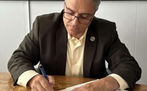 Mayor Bob DaSilva signs FY 24 budget