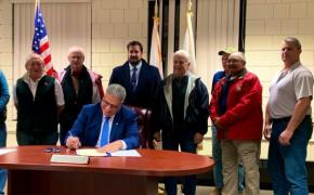 Mayor DaSilva with local Veterans signs executive order
